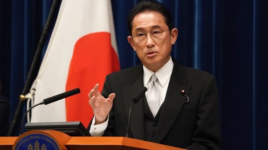 日本首相岸田文雄于 2021 年 10 月 4 日在日本东京首相官邸举行的新闻发布会上发表讲话。(图片来源:Toru Hanai - Pool/Getty Images)